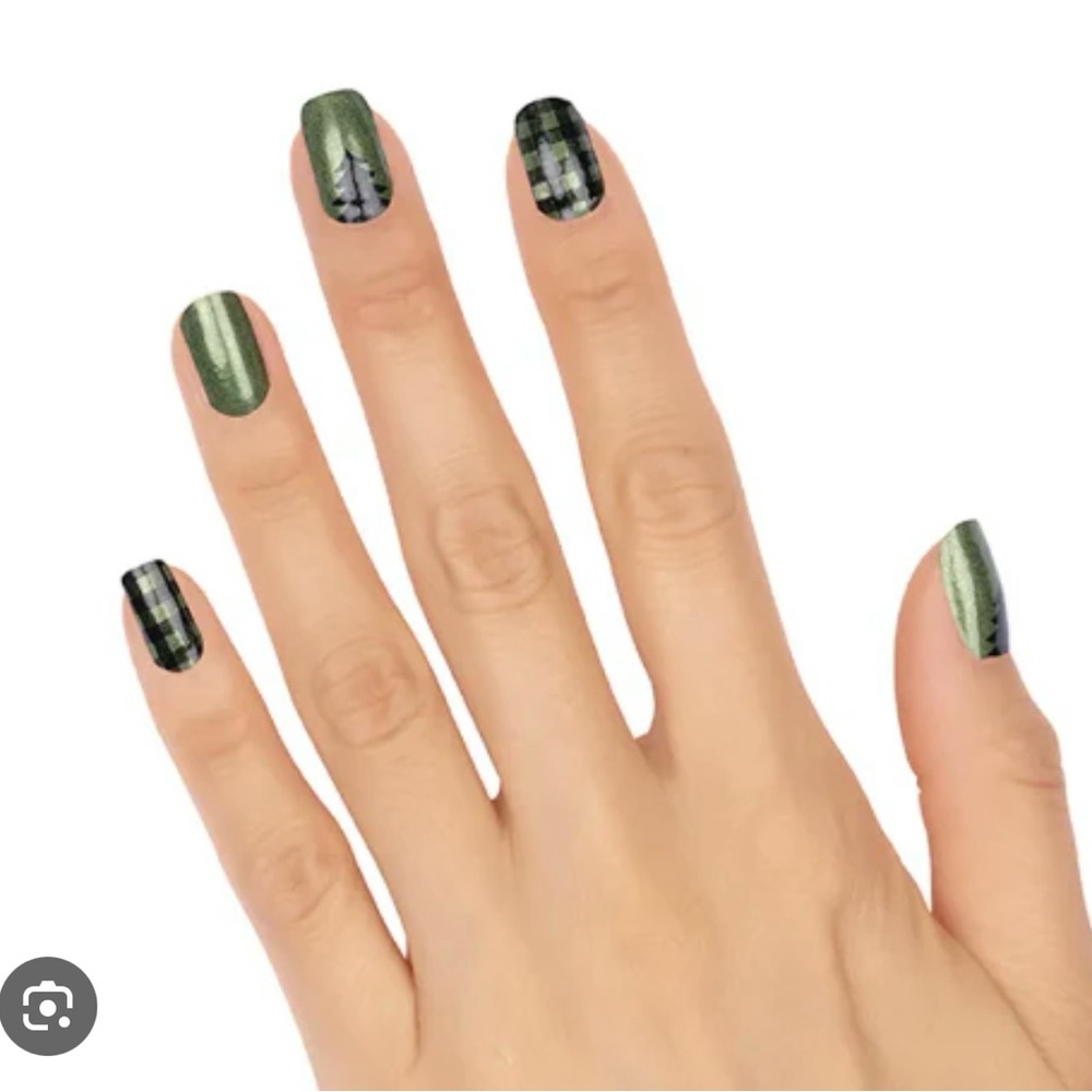 3/$25 COLORSTREET NAIL POLISH STRIPS “EVERGREEN QUEEN” LIMITED EDITION-BRAND NEW - Picture 2 of 6